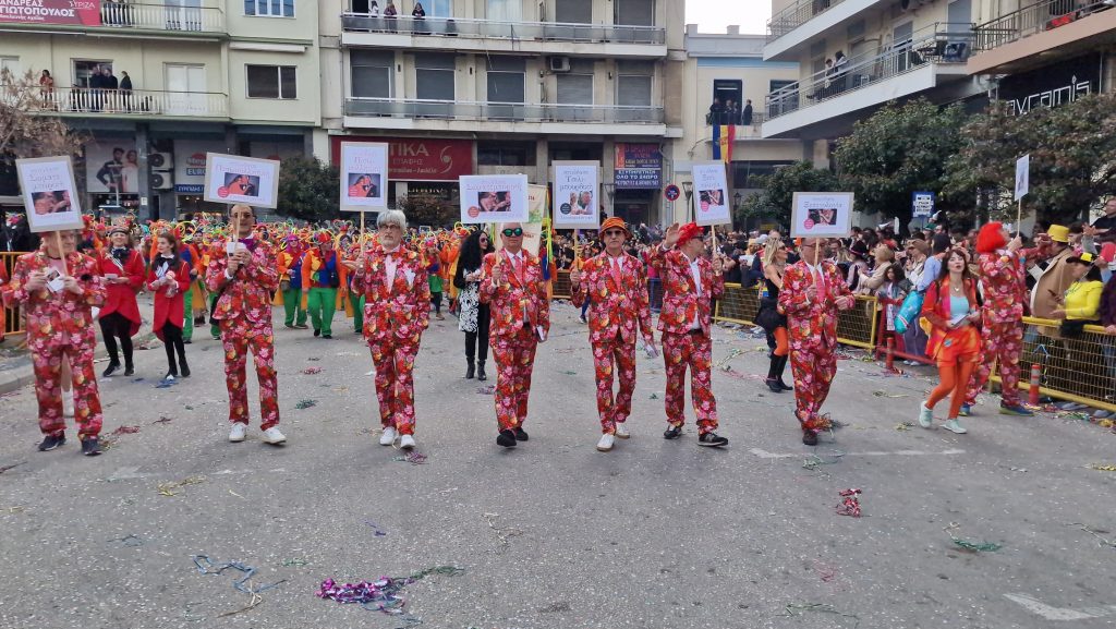 ΠΑΤΡΑ: Εσπασε κάθε ρεκόρ η μεγάλη παρέλαση! ΔΕΙΤΕ ΕΚΑΤΟΝΤΑΔΕΣ ΦΩΤΟ