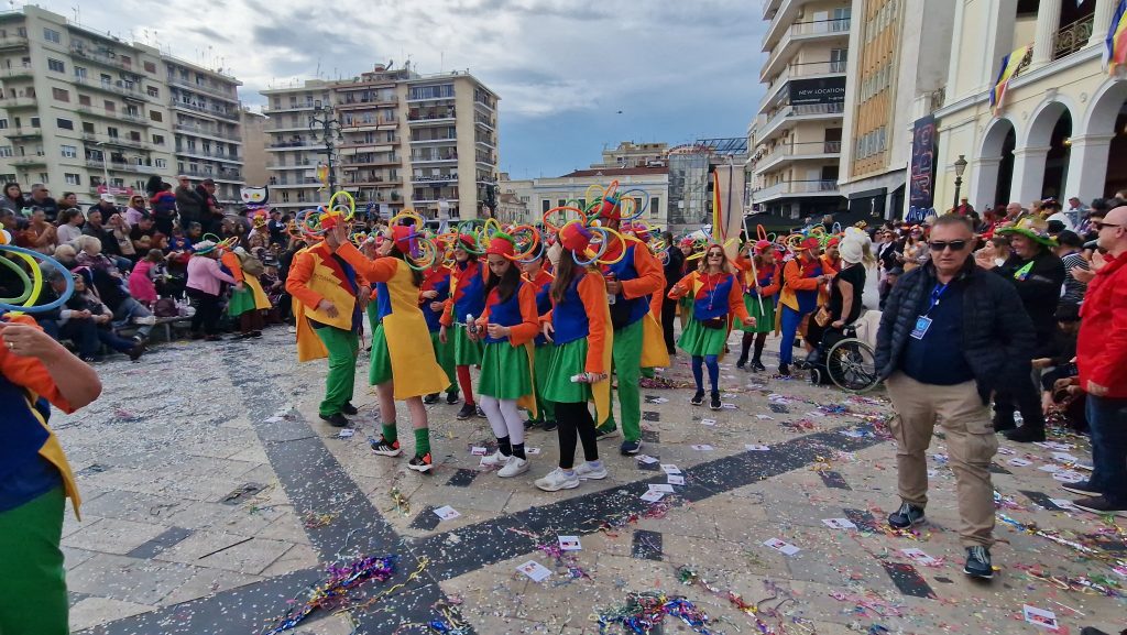 ΠΑΤΡΑ: Εσπασε κάθε ρεκόρ η μεγάλη παρέλαση! ΔΕΙΤΕ ΕΚΑΤΟΝΤΑΔΕΣ ΦΩΤΟ