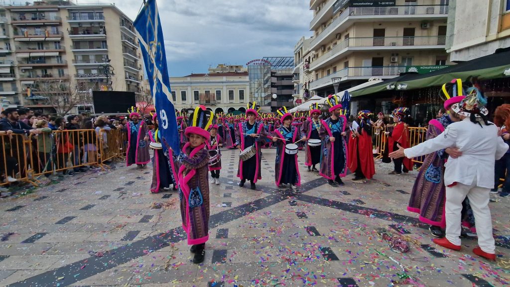 ΠΑΤΡΑ: Εσπασε κάθε ρεκόρ η μεγάλη παρέλαση! ΔΕΙΤΕ ΕΚΑΤΟΝΤΑΔΕΣ ΦΩΤΟ