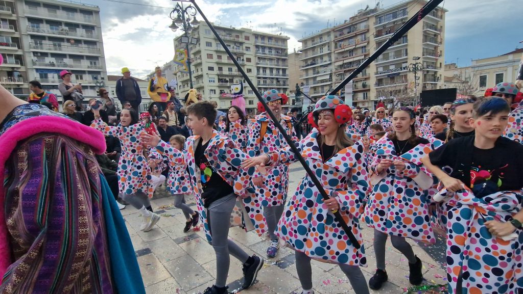 ΠΑΤΡΑ: Εσπασε κάθε ρεκόρ η μεγάλη παρέλαση! ΔΕΙΤΕ ΕΚΑΤΟΝΤΑΔΕΣ ΦΩΤΟ