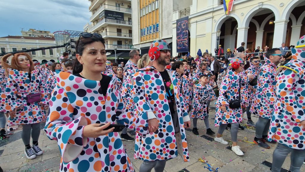 ΠΑΤΡΑ: Εσπασε κάθε ρεκόρ η μεγάλη παρέλαση! ΔΕΙΤΕ ΕΚΑΤΟΝΤΑΔΕΣ ΦΩΤΟ