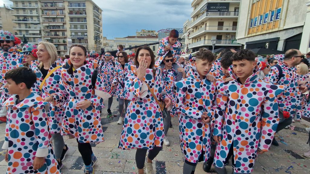 ΠΑΤΡΑ: Εσπασε κάθε ρεκόρ η μεγάλη παρέλαση! ΔΕΙΤΕ ΕΚΑΤΟΝΤΑΔΕΣ ΦΩΤΟ