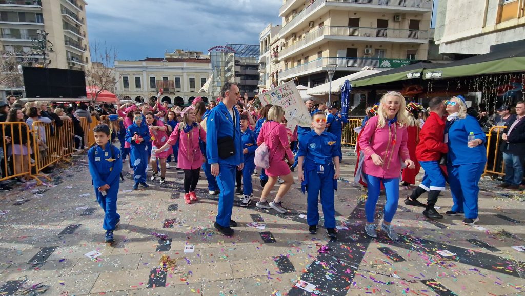 ΠΑΤΡΑ: Εσπασε κάθε ρεκόρ η μεγάλη παρέλαση! ΔΕΙΤΕ ΕΚΑΤΟΝΤΑΔΕΣ ΦΩΤΟ