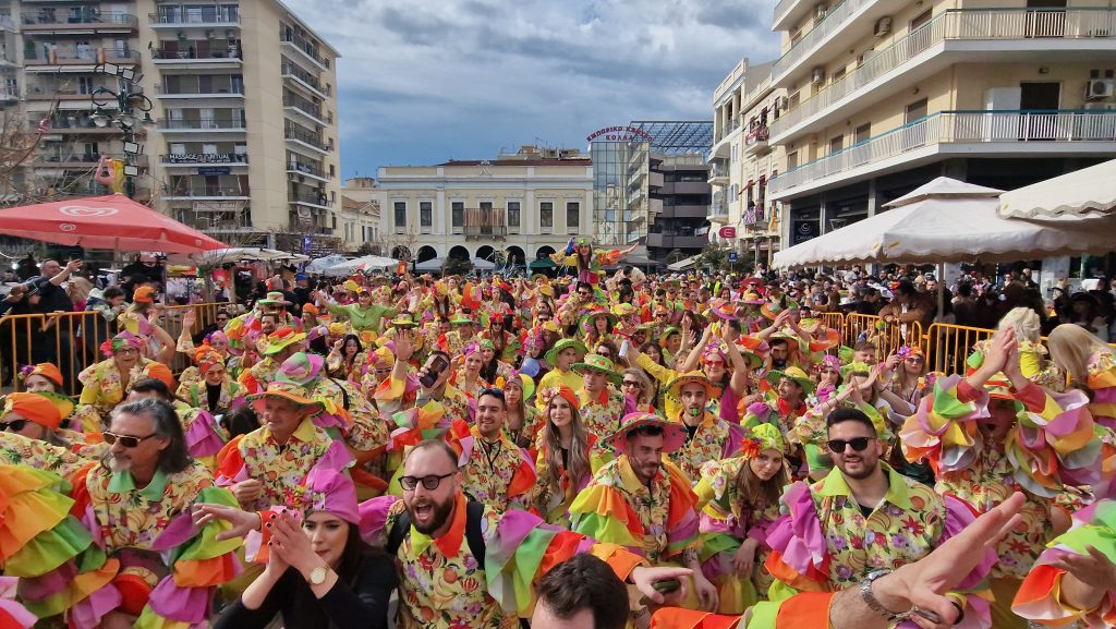 ΠΑΤΡΑ: Εσπασε κάθε ρεκόρ η μεγάλη παρέλαση! ΔΕΙΤΕ ΕΚΑΤΟΝΤΑΔΕΣ ΦΩΤΟ