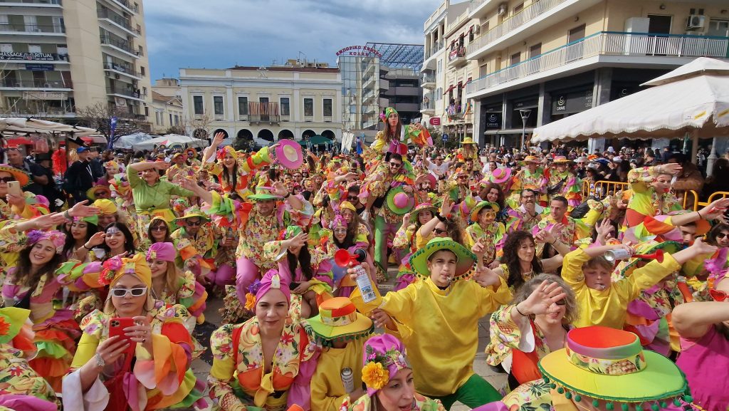 ΠΑΤΡΑ: Εσπασε κάθε ρεκόρ η μεγάλη παρέλαση! ΔΕΙΤΕ ΕΚΑΤΟΝΤΑΔΕΣ ΦΩΤΟ