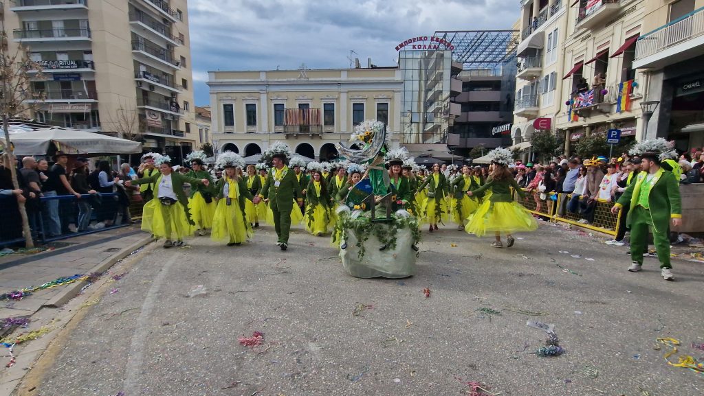 ΠΑΤΡΑ: Εσπασε κάθε ρεκόρ η μεγάλη παρέλαση! ΔΕΙΤΕ ΕΚΑΤΟΝΤΑΔΕΣ ΦΩΤΟ