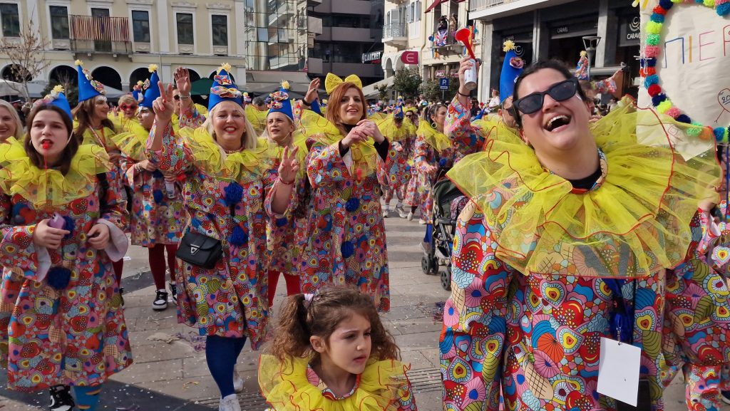 ΠΑΤΡΑ: Εσπασε κάθε ρεκόρ η μεγάλη παρέλαση! ΔΕΙΤΕ ΕΚΑΤΟΝΤΑΔΕΣ ΦΩΤΟ