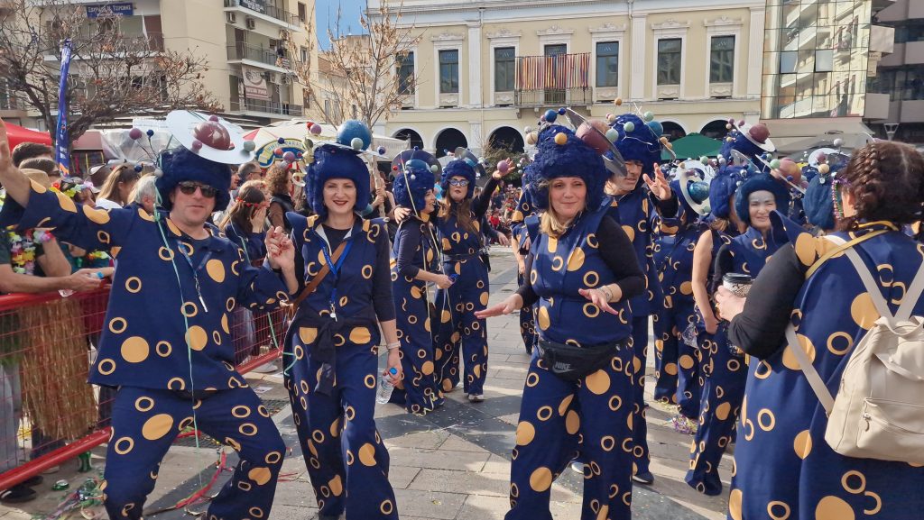 ΠΑΤΡΑ: Εσπασε κάθε ρεκόρ η μεγάλη παρέλαση! ΔΕΙΤΕ ΕΚΑΤΟΝΤΑΔΕΣ ΦΩΤΟ