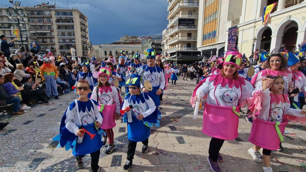 ΠΑΤΡΑ: Εσπασε κάθε ρεκόρ η μεγάλη παρέλαση! ΔΕΙΤΕ ΕΚΑΤΟΝΤΑΔΕΣ ΦΩΤΟ