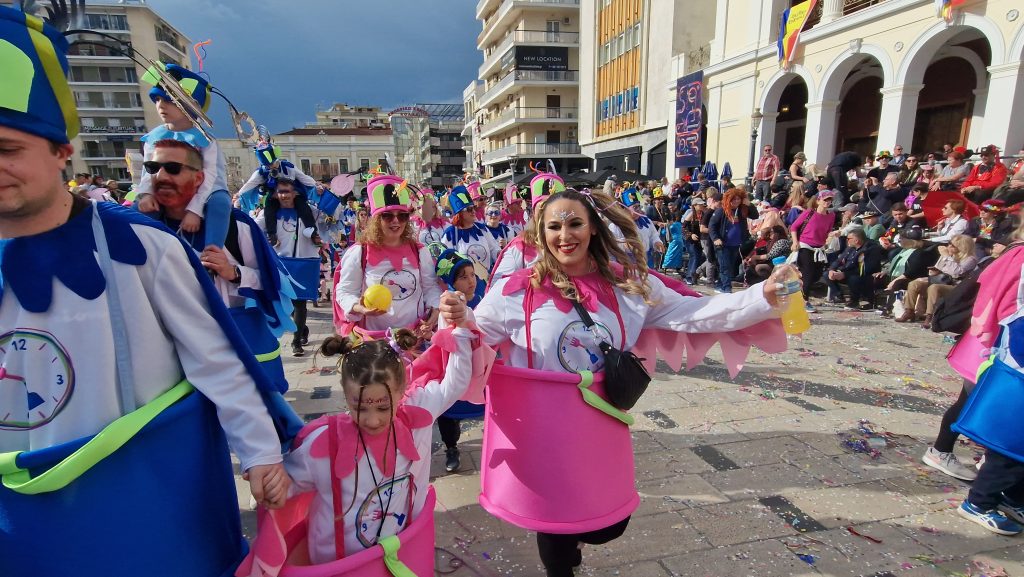 ΠΑΤΡΑ: Εσπασε κάθε ρεκόρ η μεγάλη παρέλαση! ΔΕΙΤΕ ΕΚΑΤΟΝΤΑΔΕΣ ΦΩΤΟ