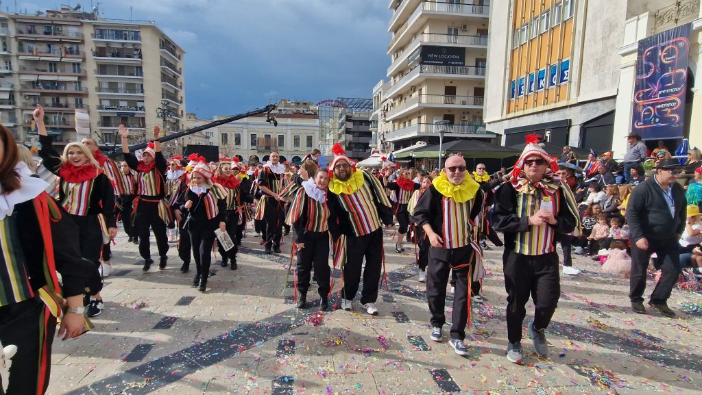 ΠΑΤΡΑ: Εσπασε κάθε ρεκόρ η μεγάλη παρέλαση! ΔΕΙΤΕ ΕΚΑΤΟΝΤΑΔΕΣ ΦΩΤΟ