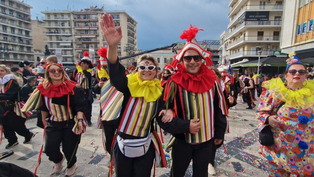 ΠΑΤΡΑ: Εσπασε κάθε ρεκόρ η μεγάλη παρέλαση! ΔΕΙΤΕ ΕΚΑΤΟΝΤΑΔΕΣ ΦΩΤΟ