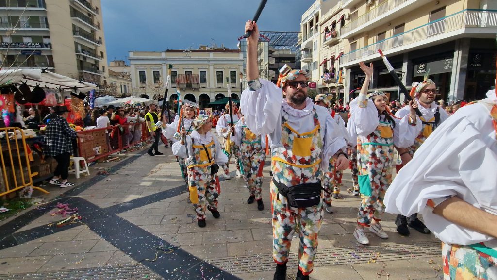 ΠΑΤΡΑ: Εσπασε κάθε ρεκόρ η μεγάλη παρέλαση! ΔΕΙΤΕ ΕΚΑΤΟΝΤΑΔΕΣ ΦΩΤΟ