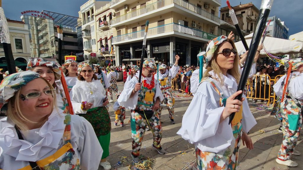 ΠΑΤΡΑ: Εσπασε κάθε ρεκόρ η μεγάλη παρέλαση! ΔΕΙΤΕ ΕΚΑΤΟΝΤΑΔΕΣ ΦΩΤΟ