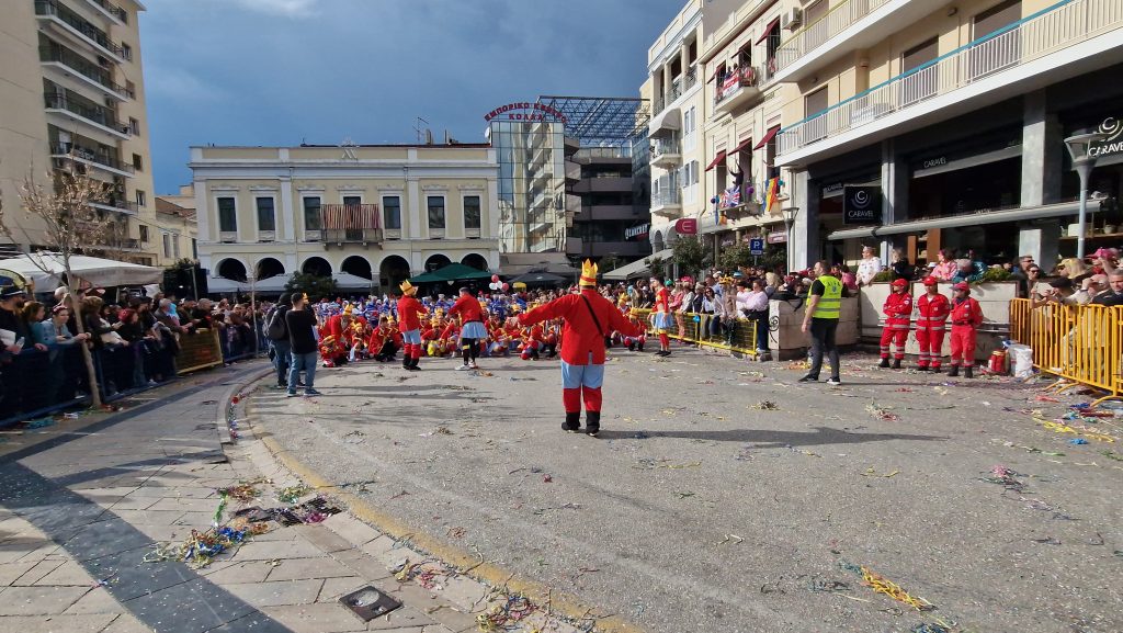 ΠΑΤΡΑ: Εσπασε κάθε ρεκόρ η μεγάλη παρέλαση! ΔΕΙΤΕ ΕΚΑΤΟΝΤΑΔΕΣ ΦΩΤΟ