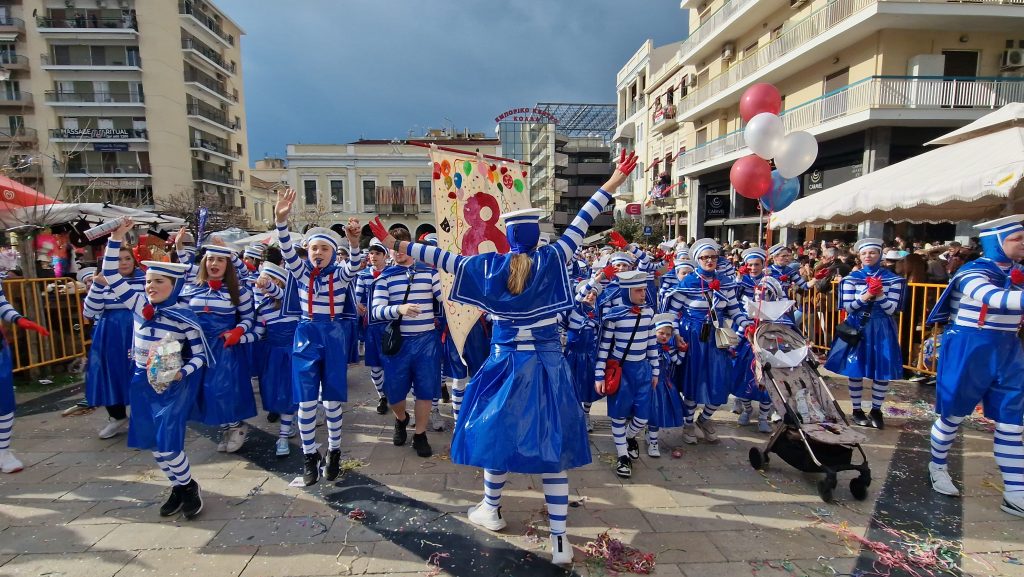 ΠΑΤΡΑ: Εσπασε κάθε ρεκόρ η μεγάλη παρέλαση! ΔΕΙΤΕ ΕΚΑΤΟΝΤΑΔΕΣ ΦΩΤΟ