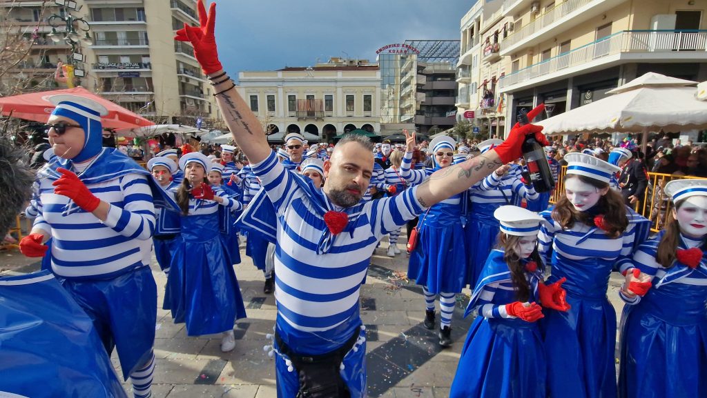 ΠΑΤΡΑ: Εσπασε κάθε ρεκόρ η μεγάλη παρέλαση! ΔΕΙΤΕ ΕΚΑΤΟΝΤΑΔΕΣ ΦΩΤΟ