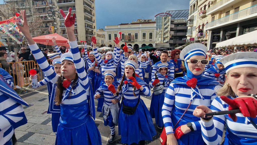 ΠΑΤΡΑ: Εσπασε κάθε ρεκόρ η μεγάλη παρέλαση! ΔΕΙΤΕ ΕΚΑΤΟΝΤΑΔΕΣ ΦΩΤΟ