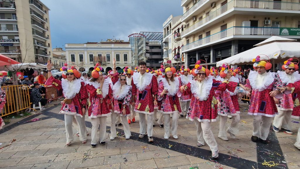 ΠΑΤΡΑ: Εσπασε κάθε ρεκόρ η μεγάλη παρέλαση! ΔΕΙΤΕ ΕΚΑΤΟΝΤΑΔΕΣ ΦΩΤΟ