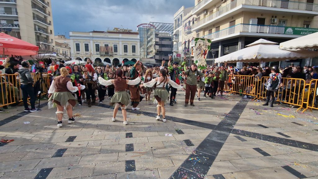 ΠΑΤΡΑ: Εσπασε κάθε ρεκόρ η μεγάλη παρέλαση! ΔΕΙΤΕ ΕΚΑΤΟΝΤΑΔΕΣ ΦΩΤΟ