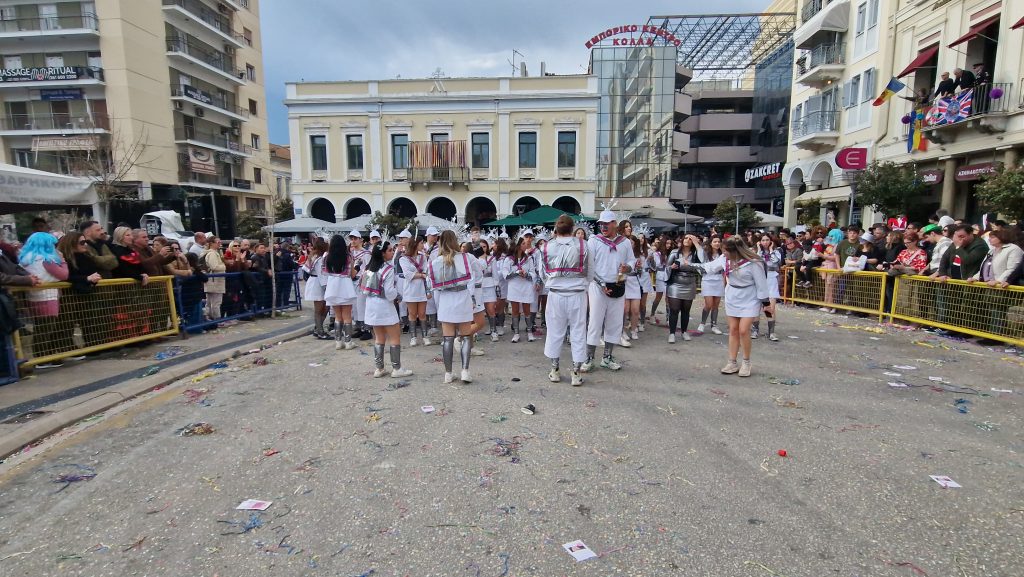 ΠΑΤΡΑ: Εσπασε κάθε ρεκόρ η μεγάλη παρέλαση! ΔΕΙΤΕ ΕΚΑΤΟΝΤΑΔΕΣ ΦΩΤΟ