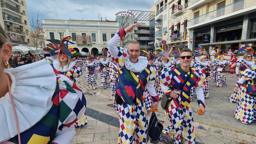 ΠΑΤΡΑ: Εσπασε κάθε ρεκόρ η μεγάλη παρέλαση! ΔΕΙΤΕ ΕΚΑΤΟΝΤΑΔΕΣ ΦΩΤΟ