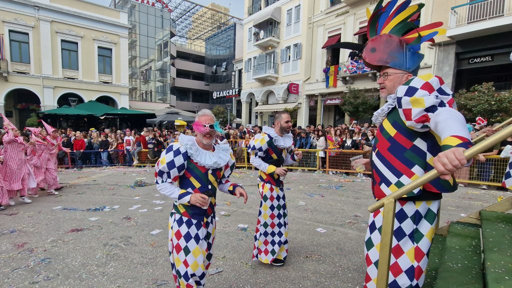 ΠΑΤΡΑ: Εσπασε κάθε ρεκόρ η μεγάλη παρέλαση! ΔΕΙΤΕ ΕΚΑΤΟΝΤΑΔΕΣ ΦΩΤΟ