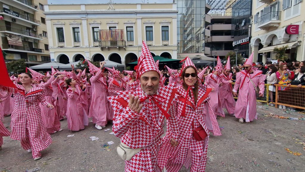 ΠΑΤΡΑ: Εσπασε κάθε ρεκόρ η μεγάλη παρέλαση! ΔΕΙΤΕ ΕΚΑΤΟΝΤΑΔΕΣ ΦΩΤΟ