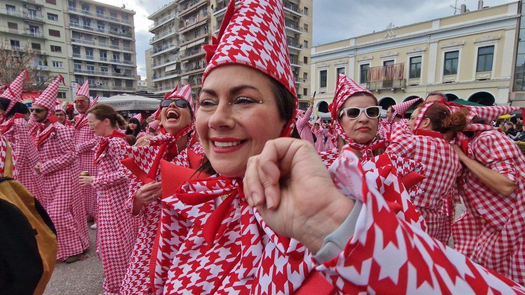 ΠΑΤΡΑ: Εσπασε κάθε ρεκόρ η μεγάλη παρέλαση! ΔΕΙΤΕ ΕΚΑΤΟΝΤΑΔΕΣ ΦΩΤΟ