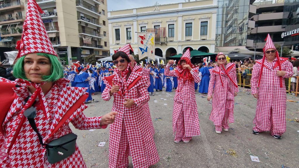 ΠΑΤΡΑ: Εσπασε κάθε ρεκόρ η μεγάλη παρέλαση! ΔΕΙΤΕ ΕΚΑΤΟΝΤΑΔΕΣ ΦΩΤΟ