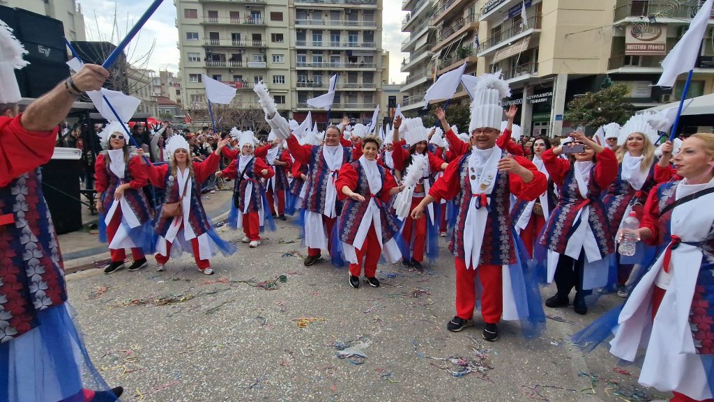 ΠΑΤΡΑ: Εσπασε κάθε ρεκόρ η μεγάλη παρέλαση! ΔΕΙΤΕ ΕΚΑΤΟΝΤΑΔΕΣ ΦΩΤΟ