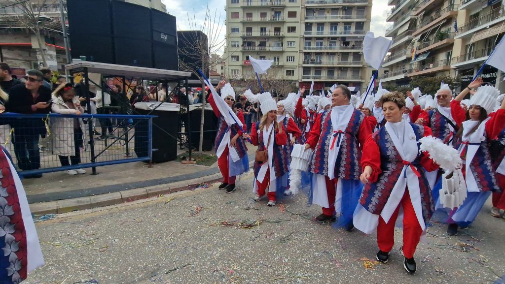 ΠΑΤΡΑ: Εσπασε κάθε ρεκόρ η μεγάλη παρέλαση! ΔΕΙΤΕ ΕΚΑΤΟΝΤΑΔΕΣ ΦΩΤΟ