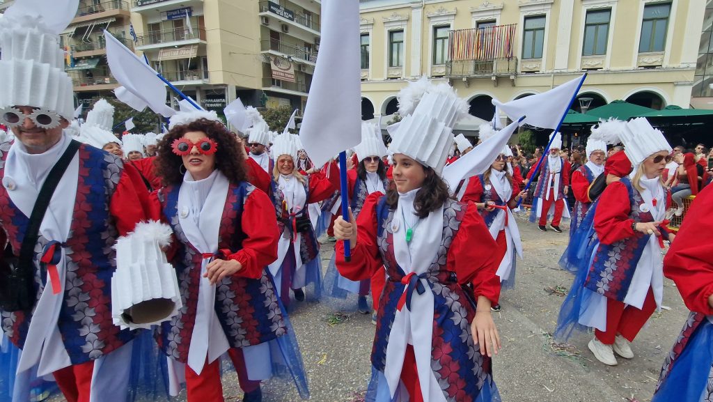 ΠΑΤΡΑ: Εσπασε κάθε ρεκόρ η μεγάλη παρέλαση! ΔΕΙΤΕ ΕΚΑΤΟΝΤΑΔΕΣ ΦΩΤΟ