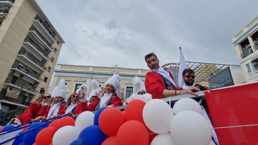 ΠΑΤΡΑ: Εσπασε κάθε ρεκόρ η μεγάλη παρέλαση! ΔΕΙΤΕ ΕΚΑΤΟΝΤΑΔΕΣ ΦΩΤΟ