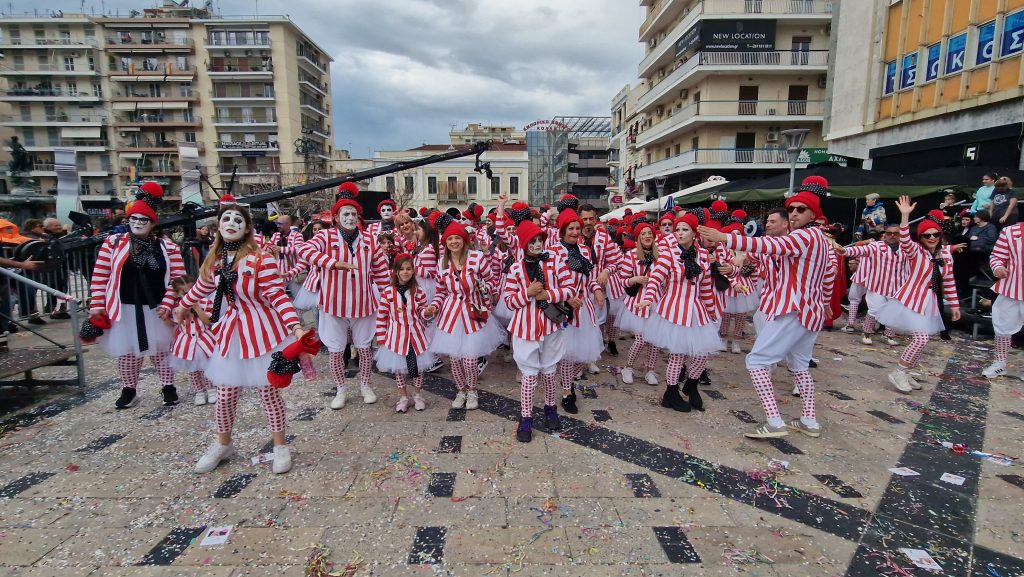 ΠΑΤΡΑ: Εσπασε κάθε ρεκόρ η μεγάλη παρέλαση! ΔΕΙΤΕ ΕΚΑΤΟΝΤΑΔΕΣ ΦΩΤΟ