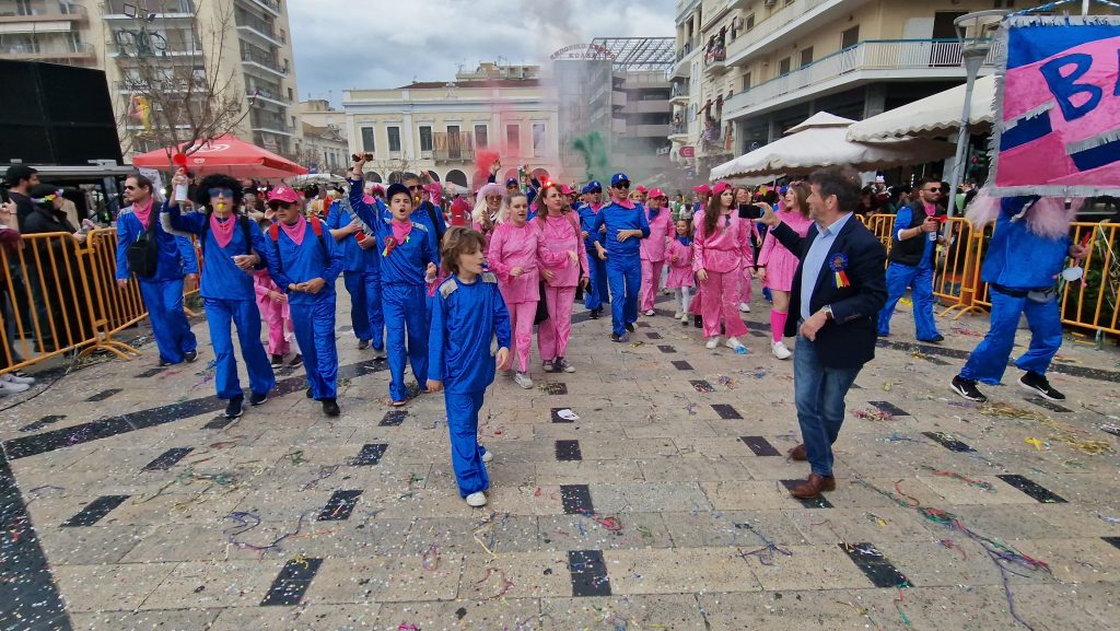 ΠΑΤΡΑ: Εσπασε κάθε ρεκόρ η μεγάλη παρέλαση! ΔΕΙΤΕ ΕΚΑΤΟΝΤΑΔΕΣ ΦΩΤΟ