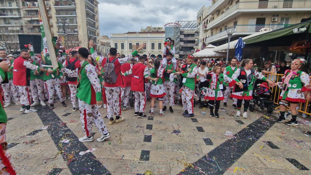 ΠΑΤΡΑ: Εσπασε κάθε ρεκόρ η μεγάλη παρέλαση! ΔΕΙΤΕ ΕΚΑΤΟΝΤΑΔΕΣ ΦΩΤΟ