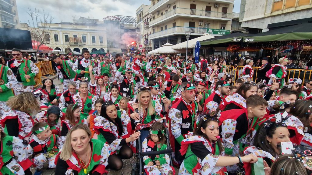 ΠΑΤΡΑ: Εσπασε κάθε ρεκόρ η μεγάλη παρέλαση! ΔΕΙΤΕ ΕΚΑΤΟΝΤΑΔΕΣ ΦΩΤΟ