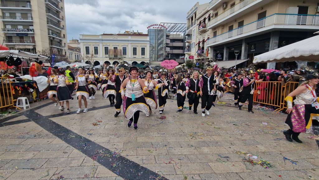 ΠΑΤΡΑ: Εσπασε κάθε ρεκόρ η μεγάλη παρέλαση! ΔΕΙΤΕ ΕΚΑΤΟΝΤΑΔΕΣ ΦΩΤΟ