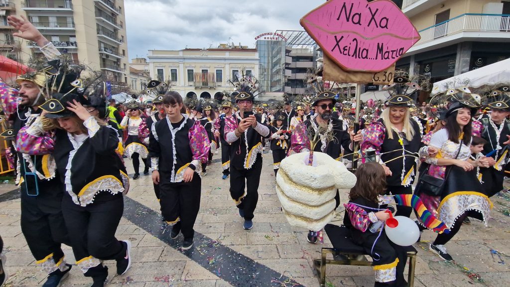 ΠΑΤΡΑ: Εσπασε κάθε ρεκόρ η μεγάλη παρέλαση! ΔΕΙΤΕ ΕΚΑΤΟΝΤΑΔΕΣ ΦΩΤΟ