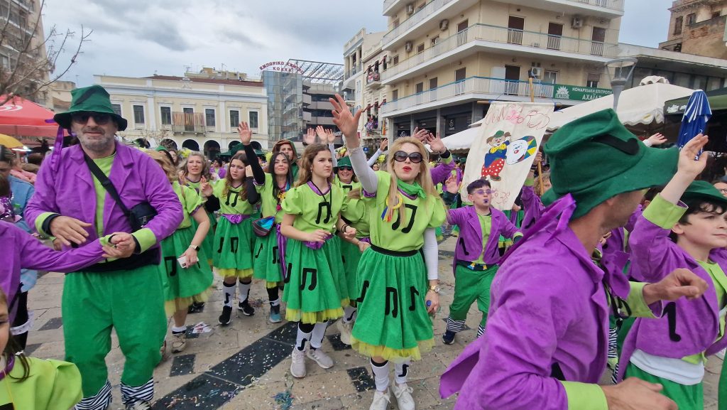 ΠΑΤΡΑ: Εσπασε κάθε ρεκόρ η μεγάλη παρέλαση! ΔΕΙΤΕ ΕΚΑΤΟΝΤΑΔΕΣ ΦΩΤΟ