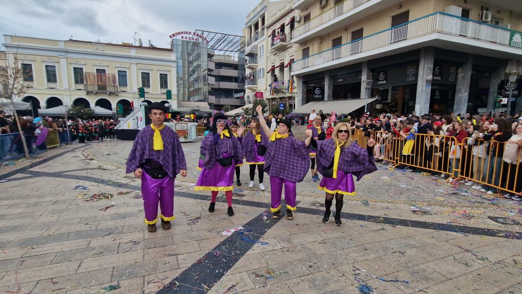 ΠΑΤΡΑ: Εσπασε κάθε ρεκόρ η μεγάλη παρέλαση! ΔΕΙΤΕ ΕΚΑΤΟΝΤΑΔΕΣ ΦΩΤΟ