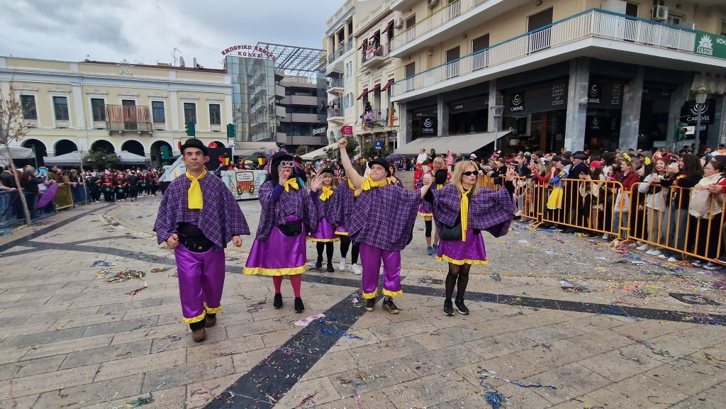 ΠΑΤΡΑ: Εσπασε κάθε ρεκόρ η μεγάλη παρέλαση! ΔΕΙΤΕ ΕΚΑΤΟΝΤΑΔΕΣ ΦΩΤΟ