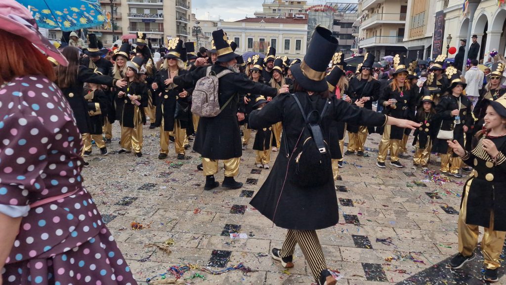 ΠΑΤΡΑ: Εσπασε κάθε ρεκόρ η μεγάλη παρέλαση! ΔΕΙΤΕ ΕΚΑΤΟΝΤΑΔΕΣ ΦΩΤΟ