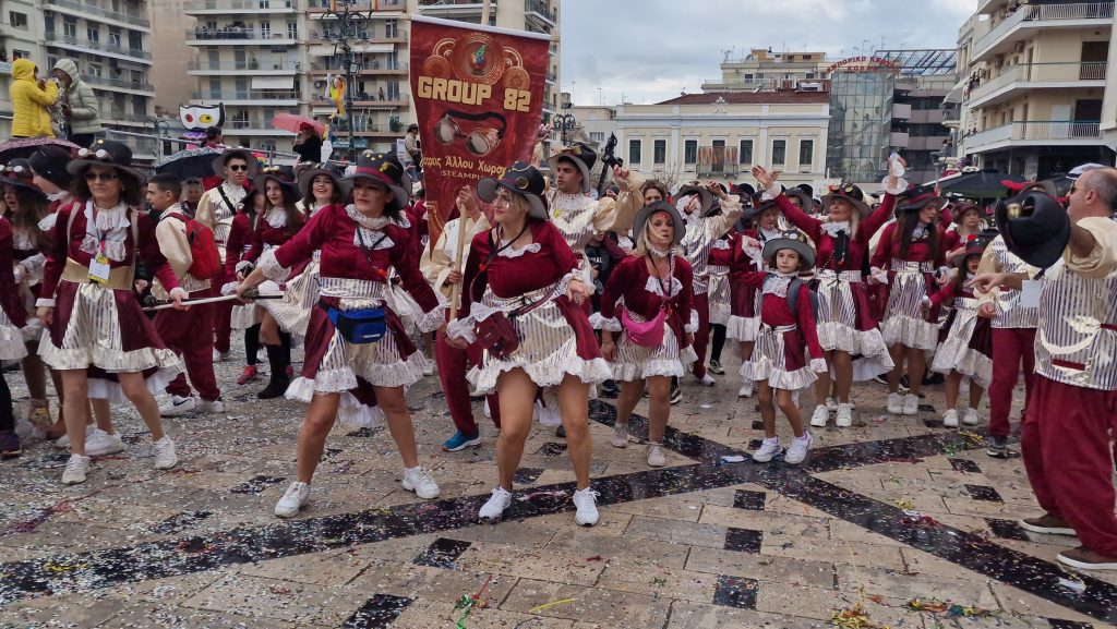 ΠΑΤΡΑ: Εσπασε κάθε ρεκόρ η μεγάλη παρέλαση! ΔΕΙΤΕ ΕΚΑΤΟΝΤΑΔΕΣ ΦΩΤΟ