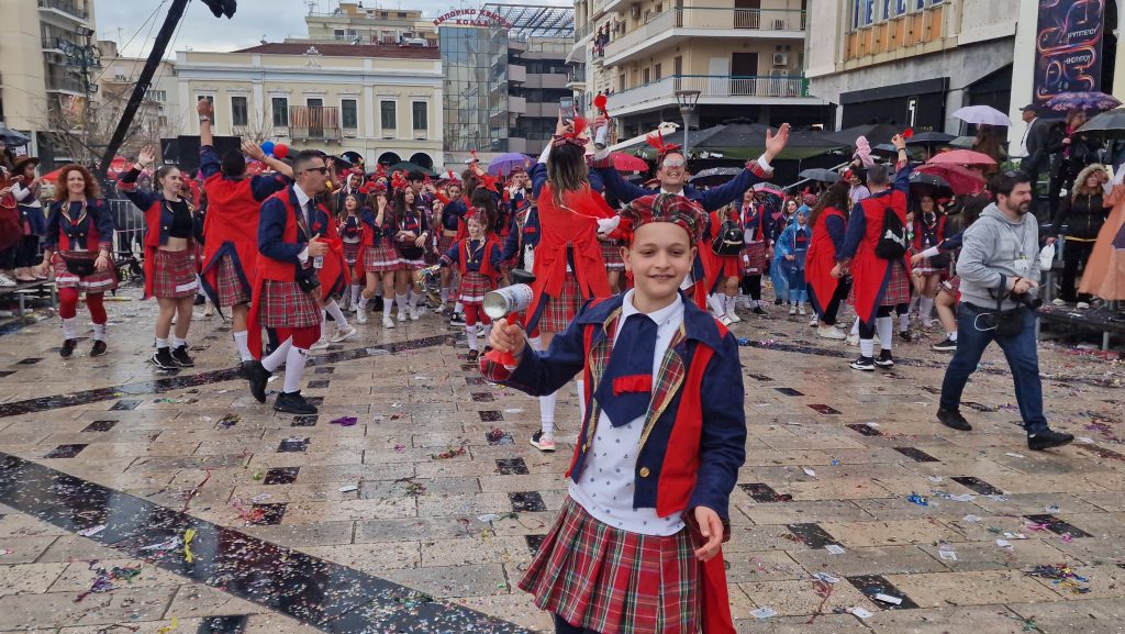 ΠΑΤΡΑ: Εσπασε κάθε ρεκόρ η μεγάλη παρέλαση! ΔΕΙΤΕ ΕΚΑΤΟΝΤΑΔΕΣ ΦΩΤΟ