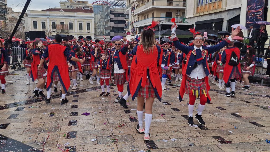 ΠΑΤΡΑ: Εσπασε κάθε ρεκόρ η μεγάλη παρέλαση! ΔΕΙΤΕ ΕΚΑΤΟΝΤΑΔΕΣ ΦΩΤΟ