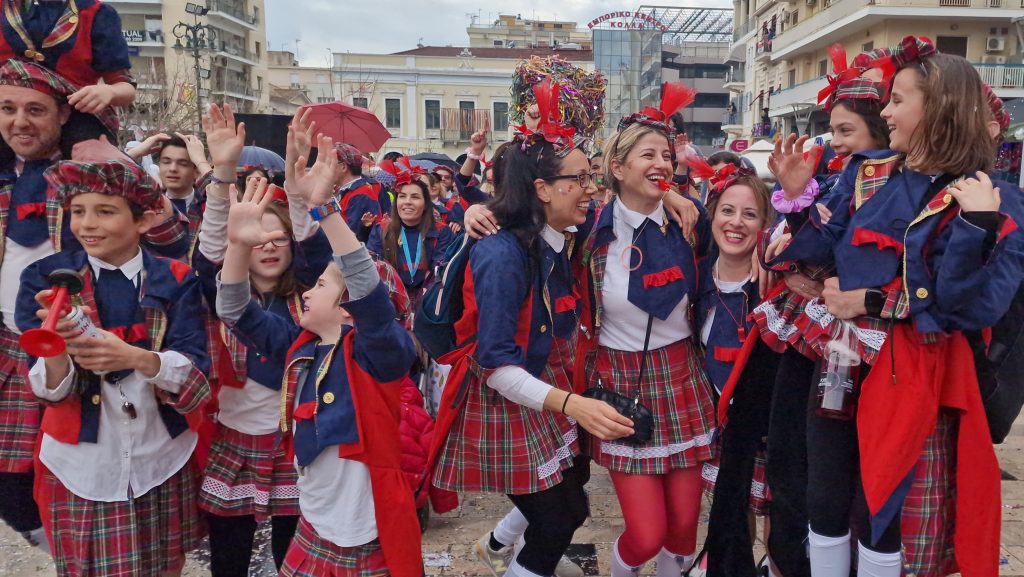 ΠΑΤΡΑ: Εσπασε κάθε ρεκόρ η μεγάλη παρέλαση! ΔΕΙΤΕ ΕΚΑΤΟΝΤΑΔΕΣ ΦΩΤΟ