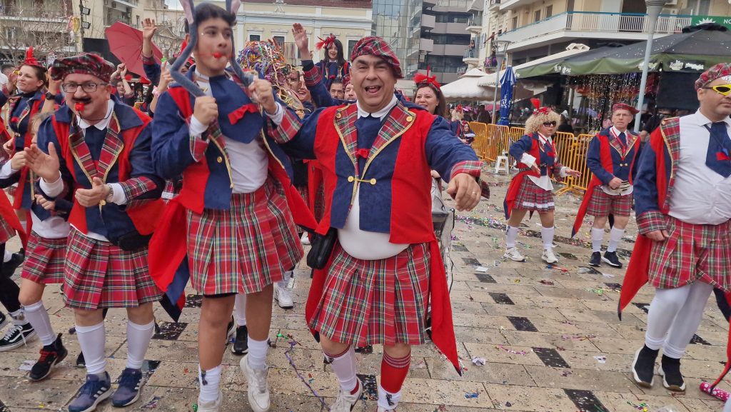 ΠΑΤΡΑ: Εσπασε κάθε ρεκόρ η μεγάλη παρέλαση! ΔΕΙΤΕ ΕΚΑΤΟΝΤΑΔΕΣ ΦΩΤΟ