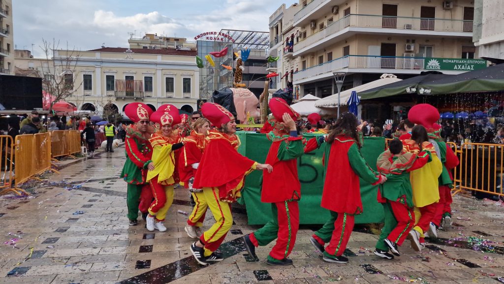 ΠΑΤΡΑ: Εσπασε κάθε ρεκόρ η μεγάλη παρέλαση! ΔΕΙΤΕ ΕΚΑΤΟΝΤΑΔΕΣ ΦΩΤΟ